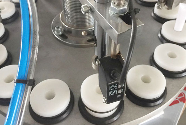 automatic tube filling and sealing machine