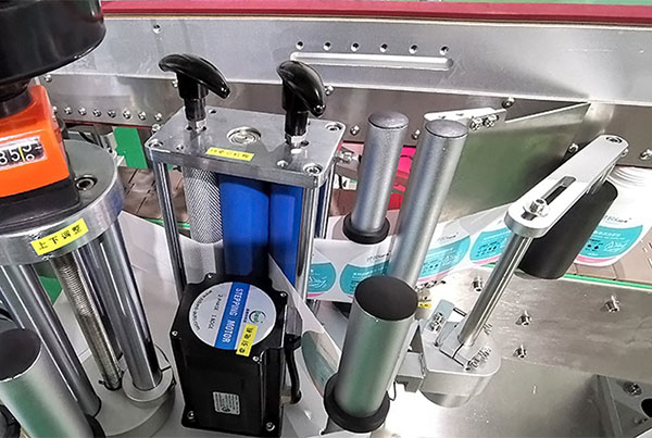 automatic bottle labeling machine