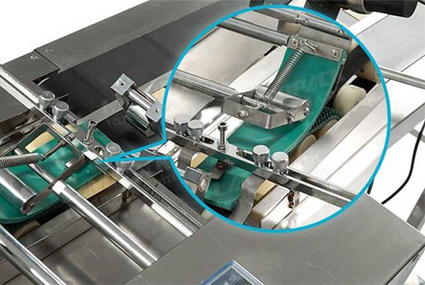 square bottle wrap around labeling machine