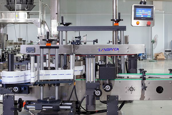 horizontal labeling machine