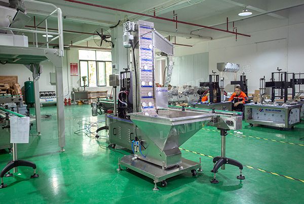 plastic bottle sealing machine