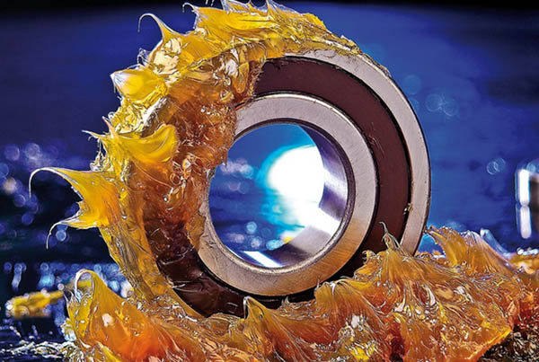 tube filling and sealing machine