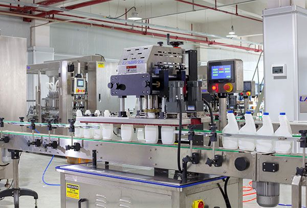 automatic liquid filling and capping machine