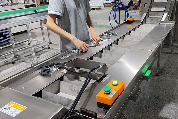 hardware packing machine