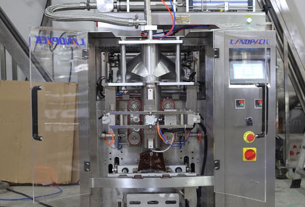 liquid filling and sealing machine