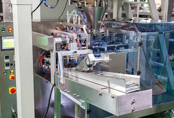 automatic nuts packing machine