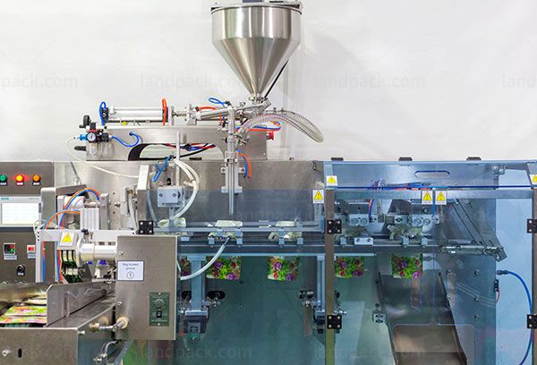 juice filling and sealing machine