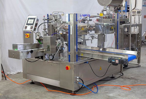 pharma liquid filling machine