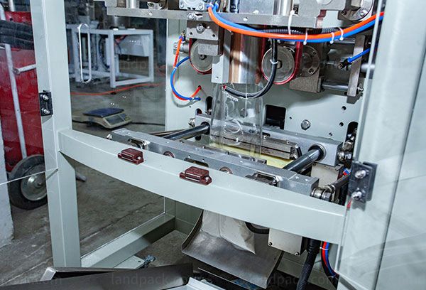 flour packing machine