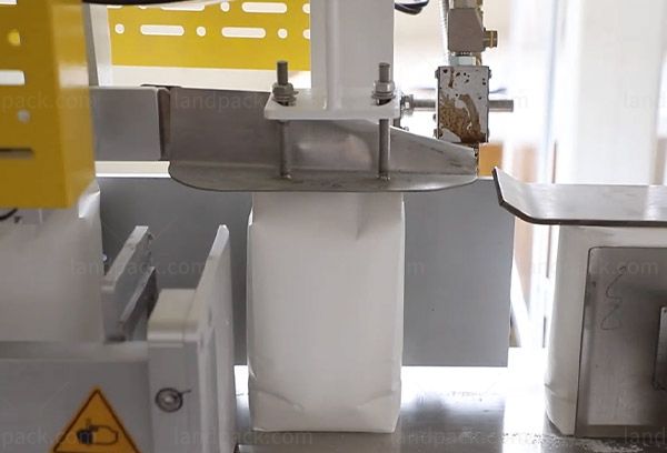 flour filling machine