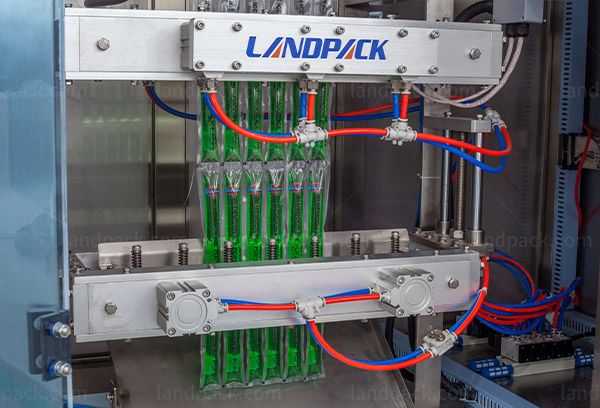 juice filling and sealing machine