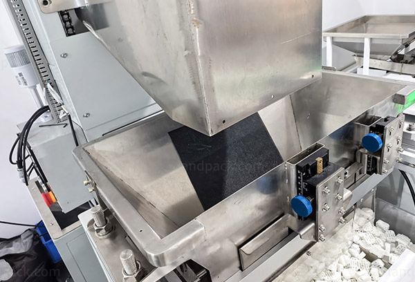 fastener packing machine