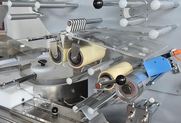 candy pouch packing machine 