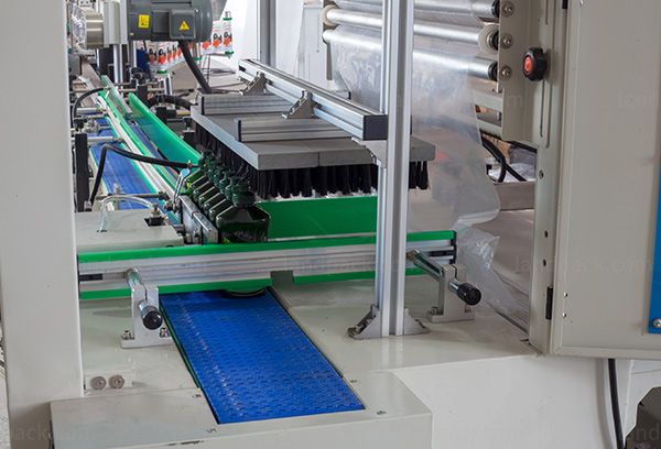 automatic liquid packaging machine
