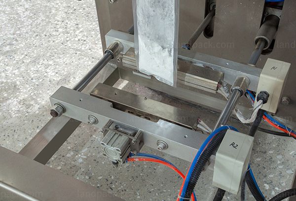 powder filling and sealing machine