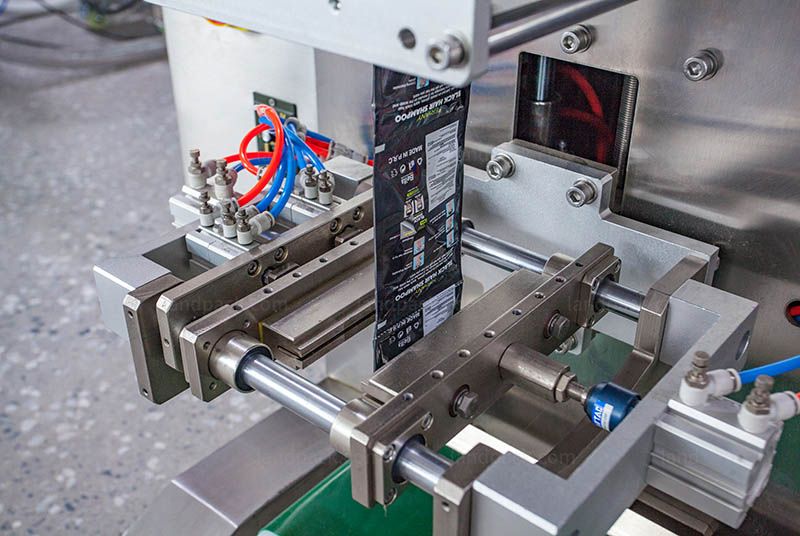 Shampoo Sachet Packing Machine Automatic Liquid Vertical Packing Machine