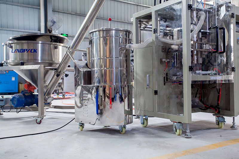 Flour Packing Machine Vertical Powder Packaging Machine with Industrial Vacuum Cleaner Flour Packing Machine Vertical Powder Packaging Machine with Industrial Vacuum Cleaner