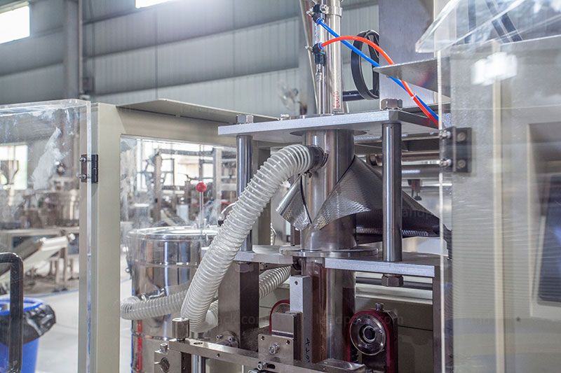 Flour Packing Machine Vertical Powder Packaging Machine with Industrial Vacuum Cleaner Flour Packing Machine Vertical Powder Packaging Machine with Industrial Vacuum Cleaner