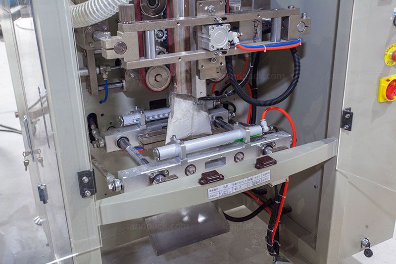 Flour Packing Machine Vertical Powder Packaging Machine with Industrial Vacuum Cleaner Flour Packing Machine Vertical Powder Packaging Machine with Industrial Vacuum Cleaner