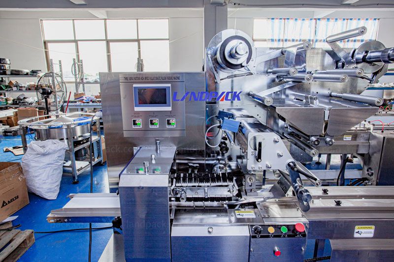Automatic Feeding And Packing System For Bread, Waffle, Chocolate Bar Automatic Feeding And Packing System For Bread, Waffle, Chocolate Bar