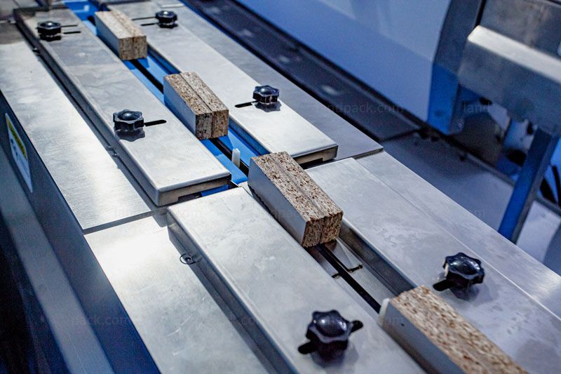 Automatic Feeding And Packing System For Bread, Waffle, Chocolate Bar Automatic Feeding And Packing System For Bread, Waffle, Chocolate Bar